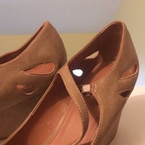 Nicole Shoes - Lovely wedged shoes Nicole Shoes - Lovely wedged shoes